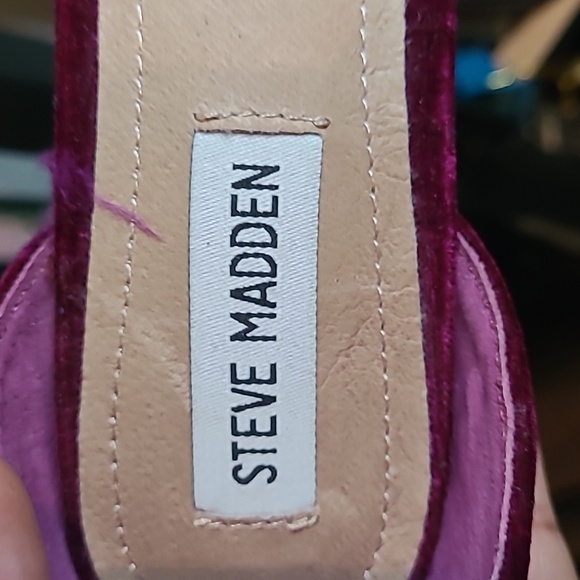 Steve Madden Textured Real Feather Upper - Picture 2 of 7